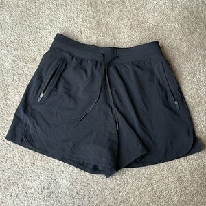 Lululemon License to Train HR Short 4” in Black Size 6
